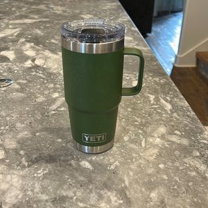 Yeti RAMBLER
20oz/591 ML TRAVEL MUG